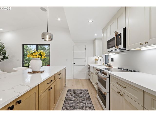 10000 Sw 25TH Ave, Portland, OR 97219