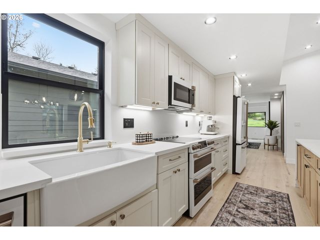 10000 Sw 25TH Ave, Portland, OR 97219