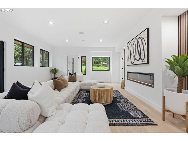 10000 Sw 25TH Ave, Portland, OR 97219