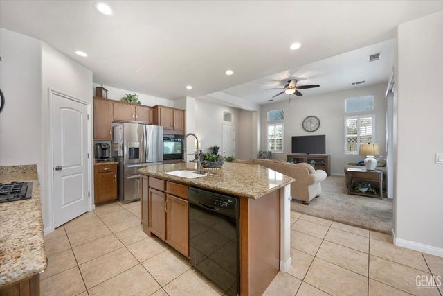 14505 Checkerbloom Drive, Bakersfield, CA 93314