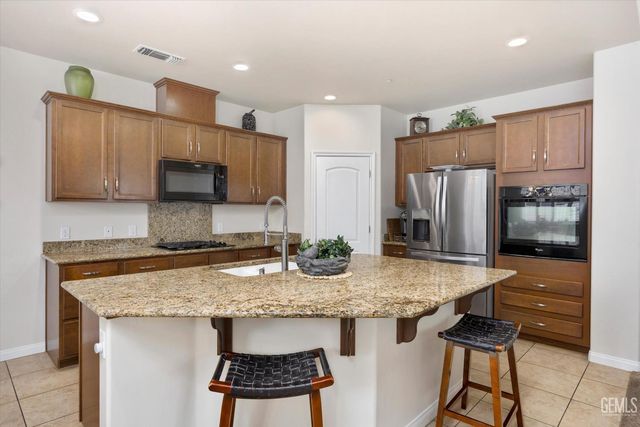 14505 Checkerbloom Drive, Bakersfield, CA 93314