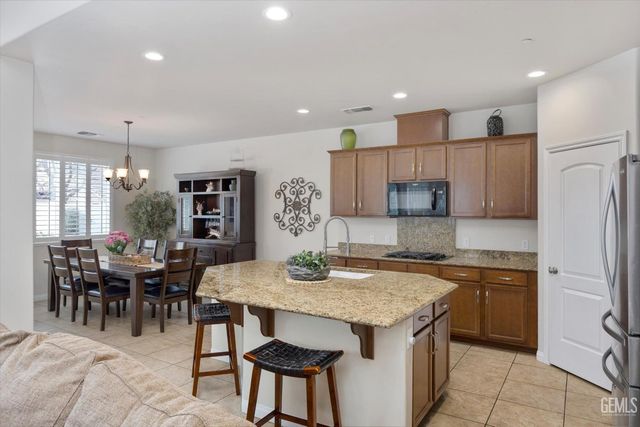 14505 Checkerbloom Drive, Bakersfield, CA 93314