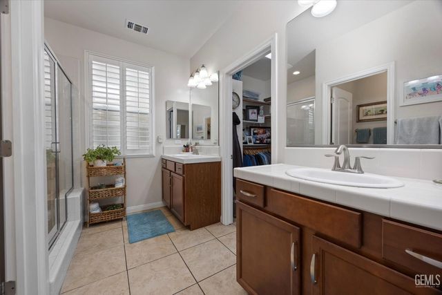 14505 Checkerbloom Drive, Bakersfield, CA 93314