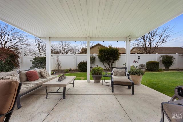 14505 Checkerbloom Drive, Bakersfield, CA 93314