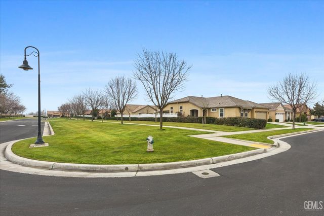 14505 Checkerbloom Drive, Bakersfield, CA 93314