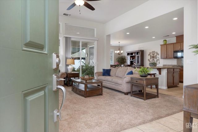 14505 Checkerbloom Drive, Bakersfield, CA 93314