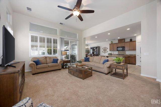 14505 Checkerbloom Drive, Bakersfield, CA 93314