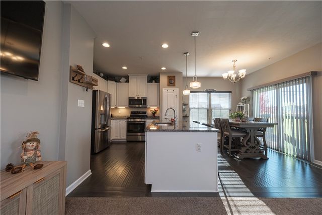 1407 Deer Creek Crossing Dr, Cecil, PA 15317