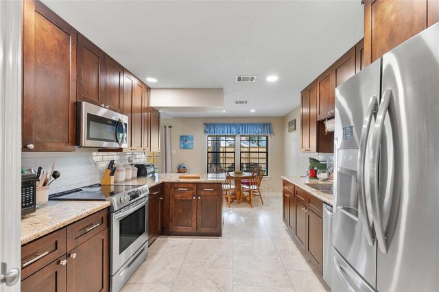 5302 Manor Oaks Drive, Houston, TX 77339