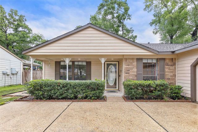 5302 Manor Oaks Drive, Houston, TX 77339