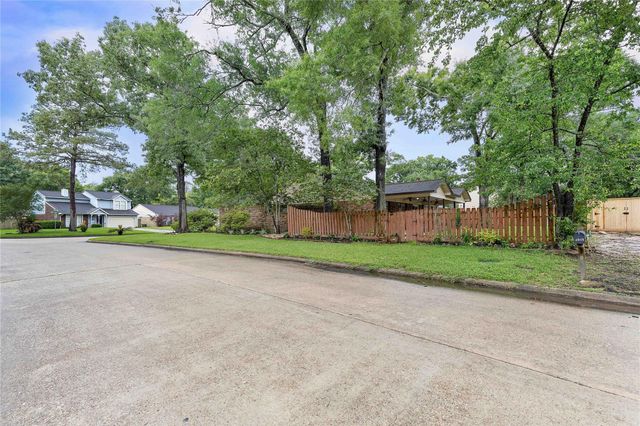 5302 Manor Oaks Drive, Houston, TX 77339