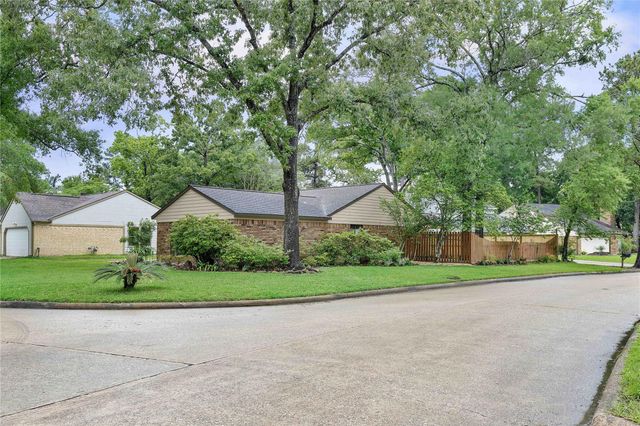 5302 Manor Oaks Drive, Houston, TX 77339