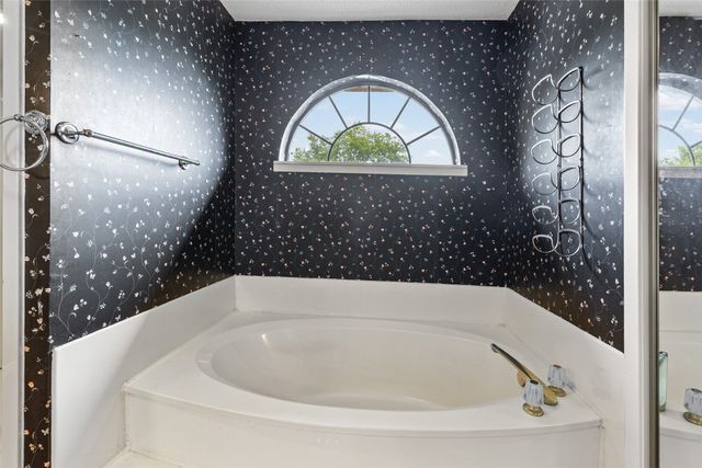 408 E Mulberry Street, Leonard, TX 75452