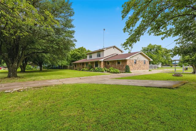 408 E Mulberry Street, Leonard, TX 75452