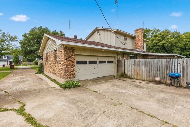 408 E Mulberry Street, Leonard, TX 75452