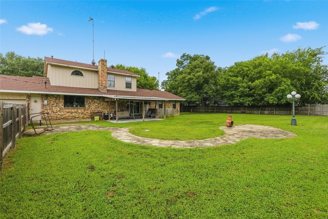 408 E Mulberry Street, Leonard, TX 75452