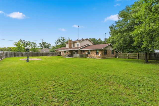 408 E Mulberry Street, Leonard, TX 75452