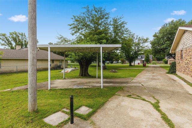 408 E Mulberry Street, Leonard, TX 75452
