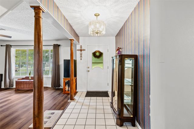 408 E Mulberry Street, Leonard, TX 75452