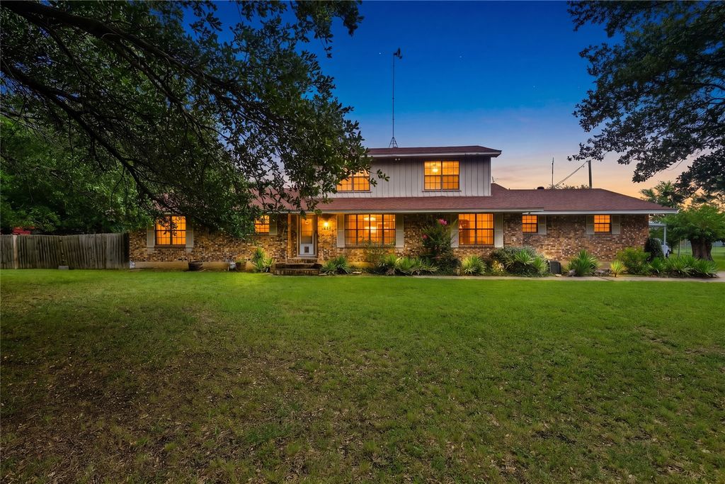 408 E Mulberry Street, Leonard, TX 75452