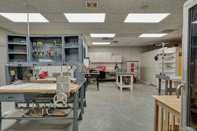 21020 Kelly Road, Eastpointe, MI 48021