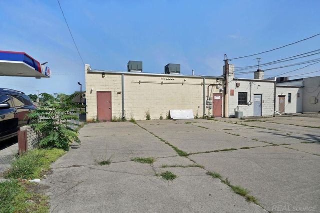 21020 Kelly Road, Eastpointe, MI 48021