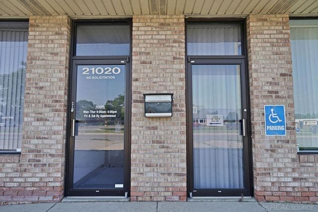 21020 Kelly Road, Eastpointe, MI 48021