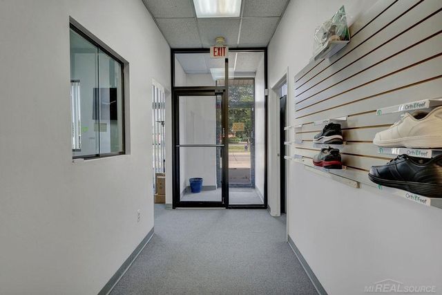 21020 Kelly Road, Eastpointe, MI 48021