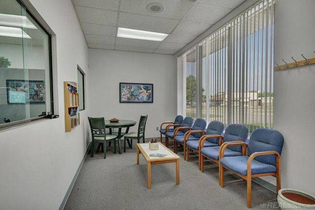 21020 Kelly Road, Eastpointe, MI 48021