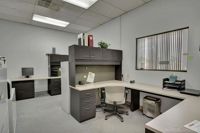 21020 Kelly Road, Eastpointe, MI 48021
