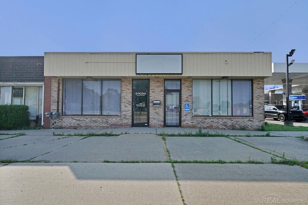 21020 Kelly Road, Eastpointe, MI 48021