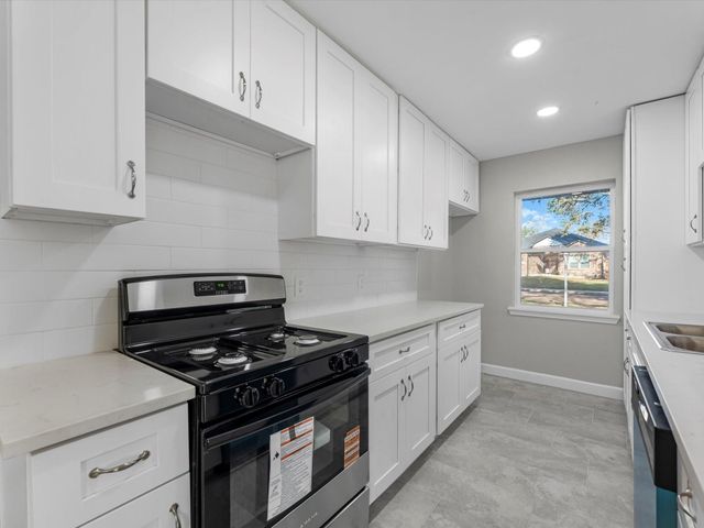 609 Debbie Lane, Alvin, TX 77511