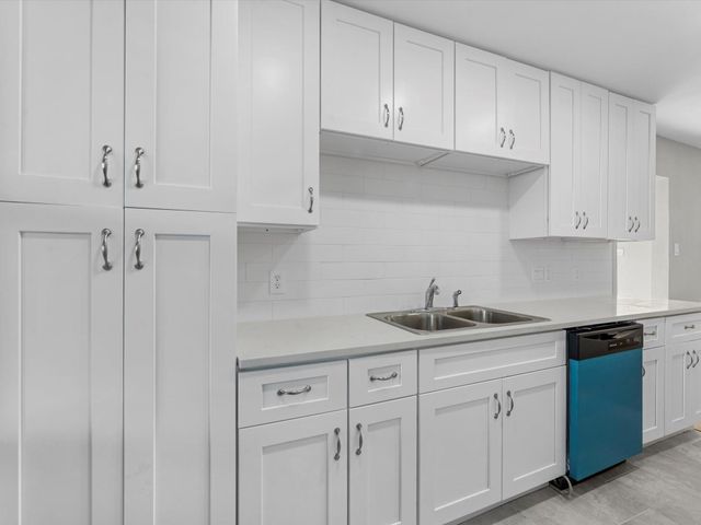 609 Debbie Lane, Alvin, TX 77511