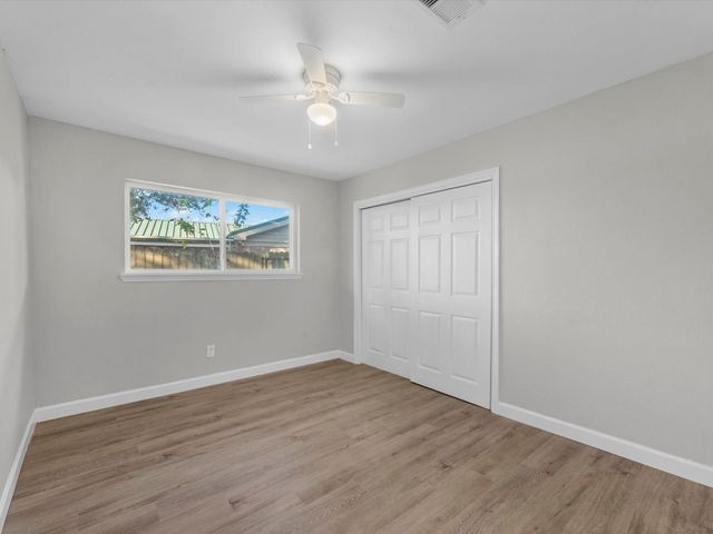 609 Debbie Lane, Alvin, TX 77511