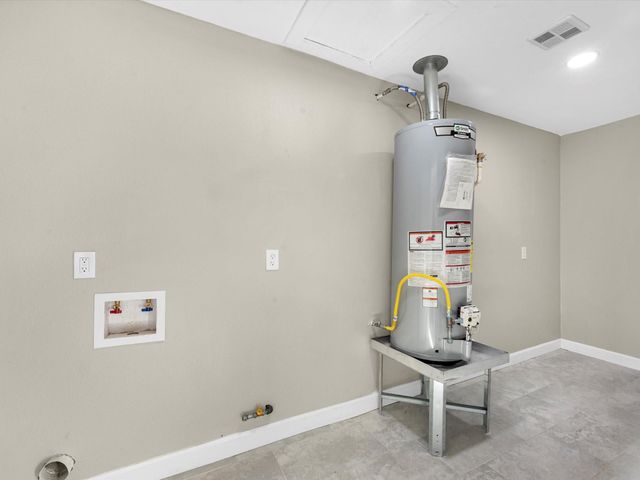 609 Debbie Lane, Alvin, TX 77511