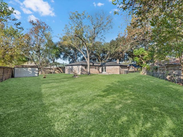 609 Debbie Lane, Alvin, TX 77511