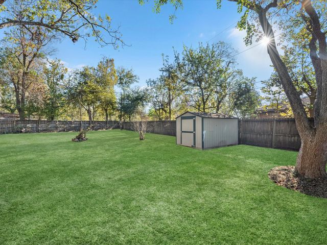 609 Debbie Lane, Alvin, TX 77511