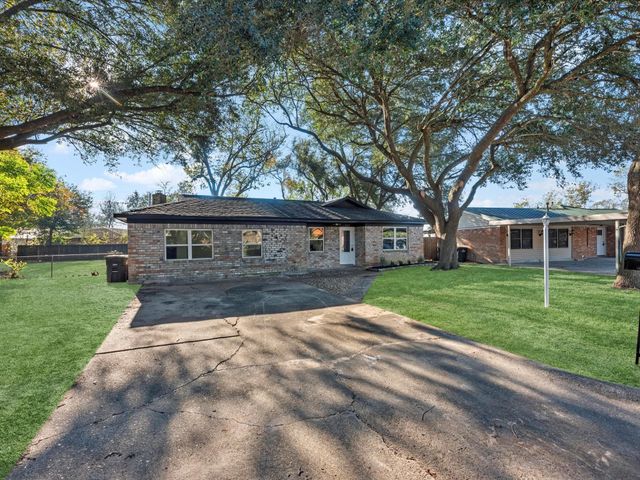 609 Debbie Lane, Alvin, TX 77511