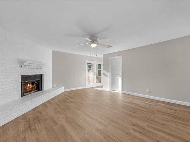 609 Debbie Lane, Alvin, TX 77511