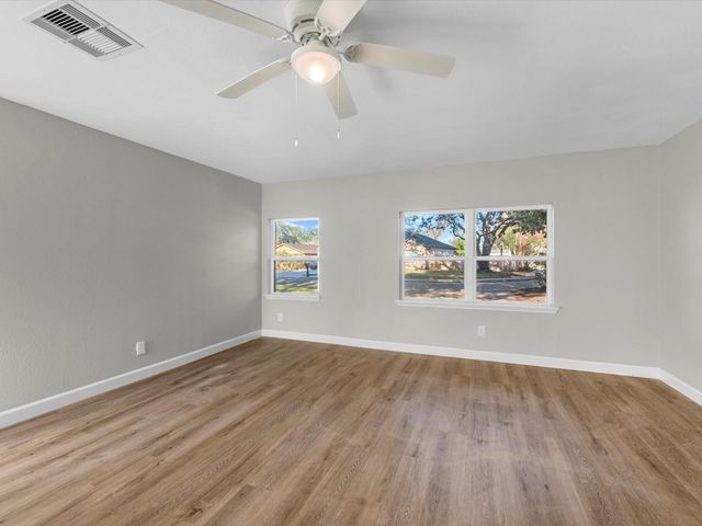 609 Debbie Lane, Alvin, TX 77511