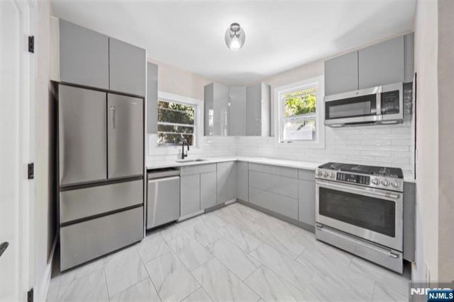 561 Grand Avenue, Leonia, NJ 07605