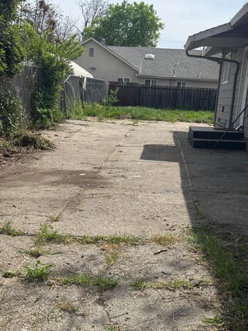 2420 W Acacia St, Stockton, CA 95203