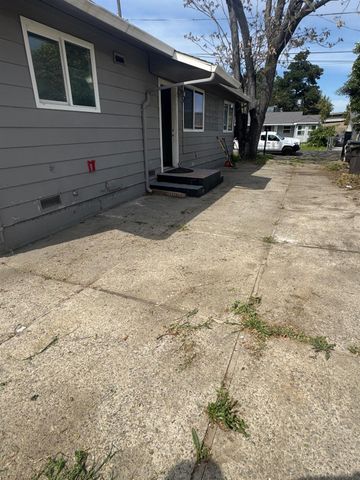 2420 W Acacia St, Stockton, CA 95203