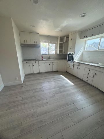 2420 W Acacia St, Stockton, CA 95203