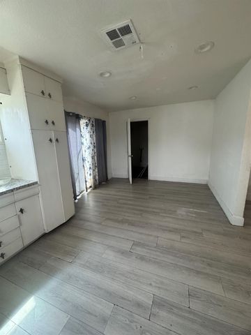 2420 W Acacia St, Stockton, CA 95203