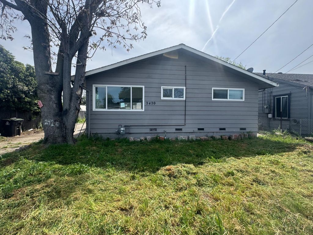 2420 W Acacia St, Stockton, CA 95203