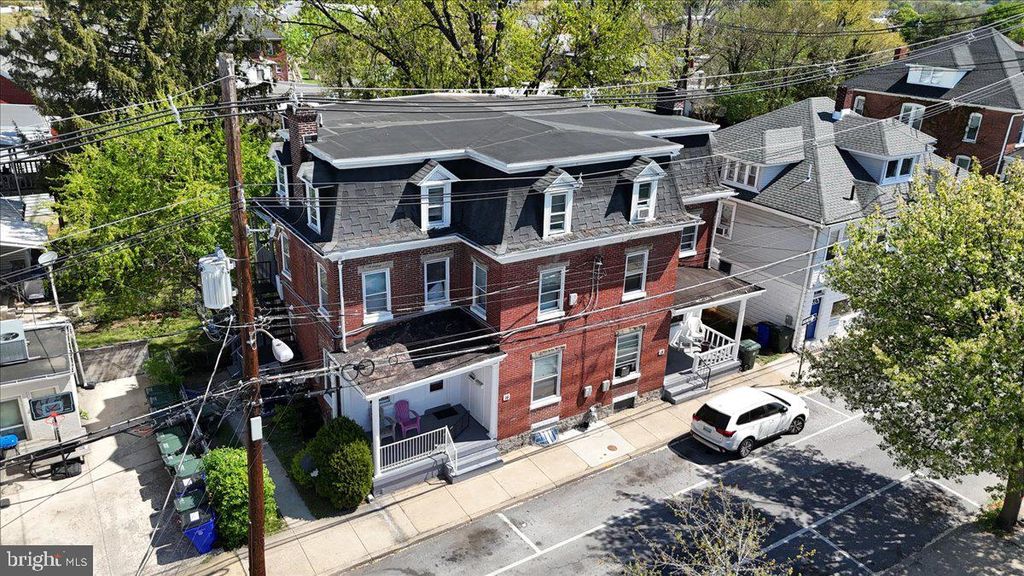 Image 7 of property listing at 16-18 WAYSIDE AVE, Hagerstown, MD 21740