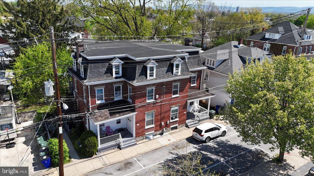 Image 9 of property listing at 16-18 WAYSIDE AVE, Hagerstown, MD 21740