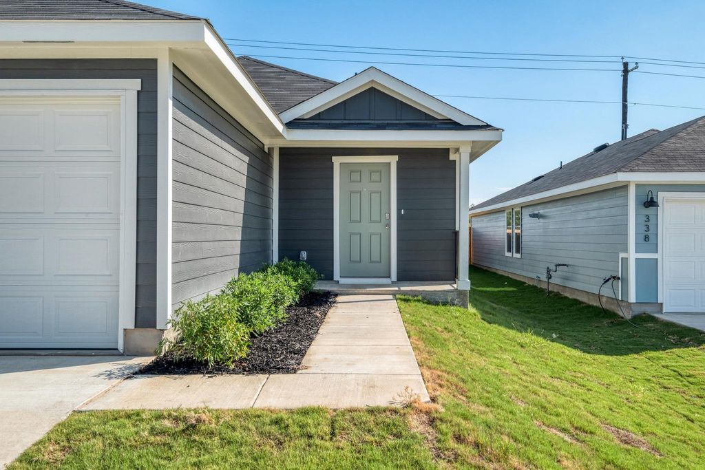 346 Bull Lake CIR, Buda, TX 78610