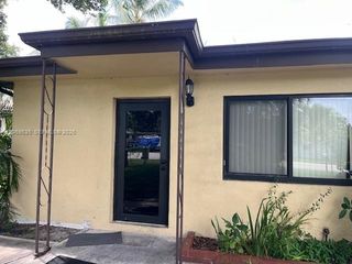 4605 SW 65th Avenue, Davie, FL 33314